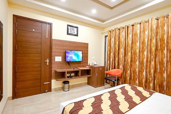 Room 17 of 34