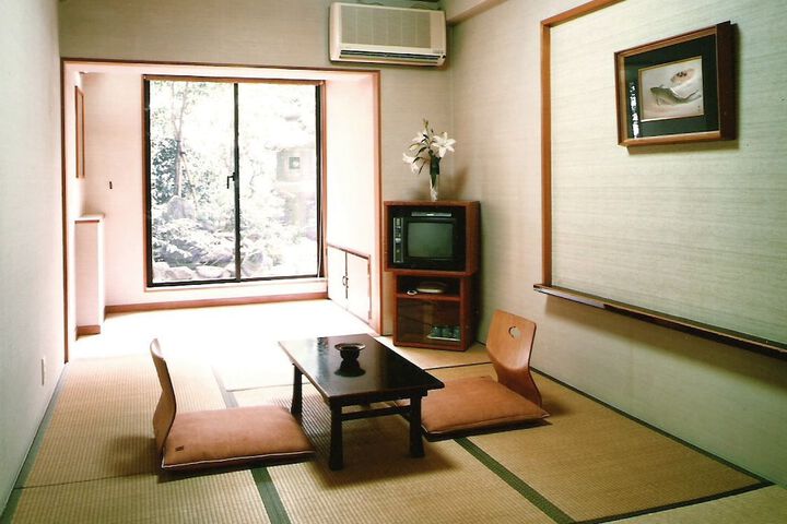 Room 3 of 4