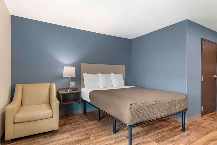 Standard Studio 1 Queen Bed (8 of 8)
