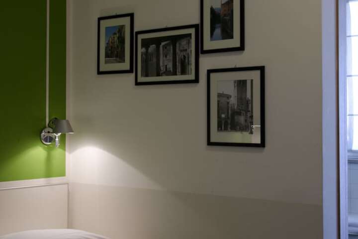 Room 10 of 21