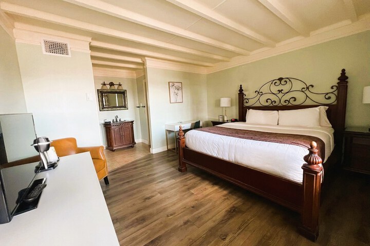 Room 3 of 17