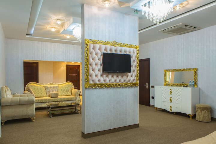 Room 13 of 30