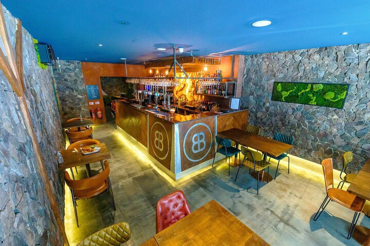Lounge 107 of 135