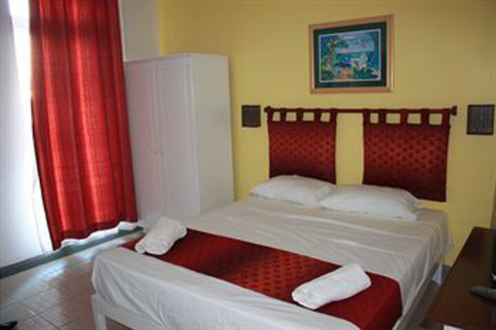 Room 10 of 33