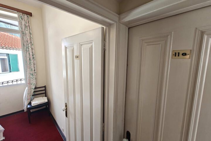 Room 9 of 141