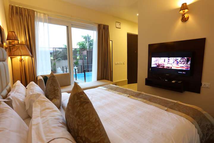 Room 15 of 53