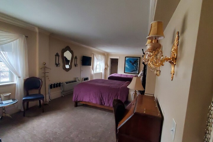 Room 38 of 206