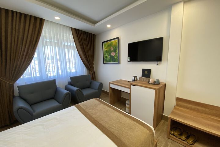 Room 6 of 35