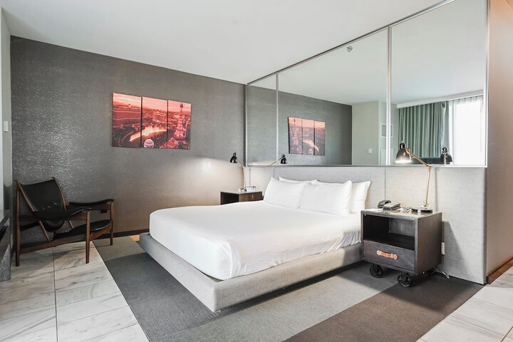 Room 26 of 484