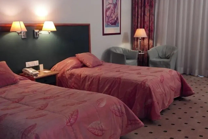 Room 5 of 7