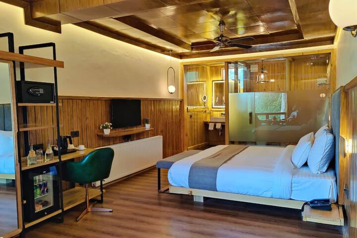 Room 10 of 27