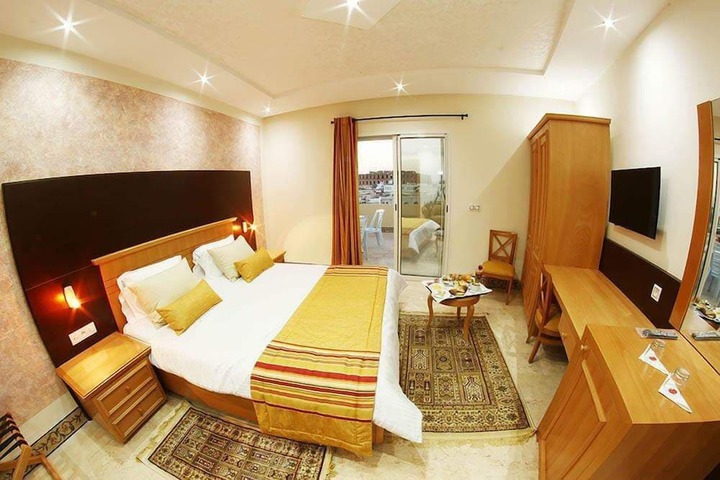 Room 15 of 53