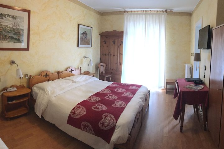 Room 5 of 62