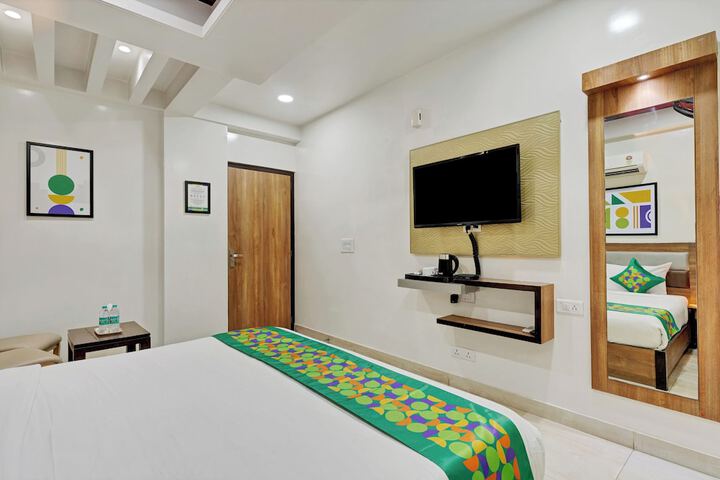 Room 15 of 40