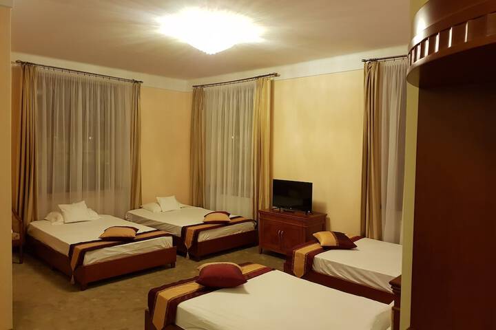 Room 28 of 60