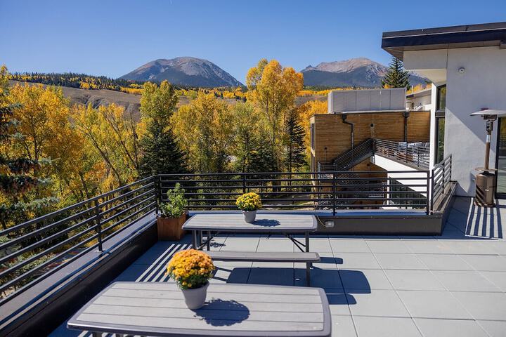 Sundeck 53 of 66