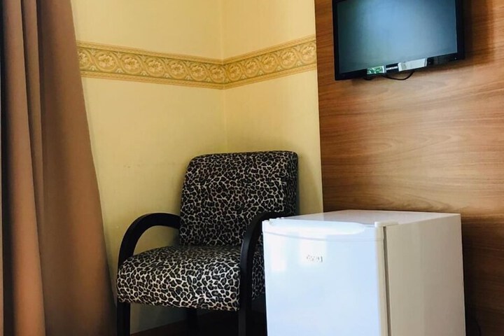 Room 2 of 16