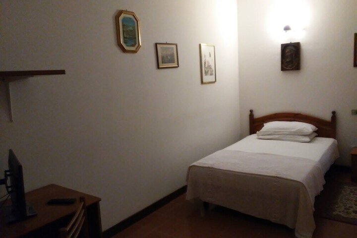 Room 9 of 20