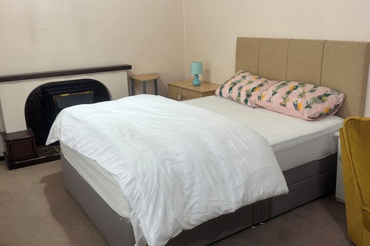 Room 32 of 40