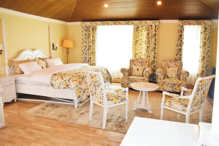 Room 2 of 36