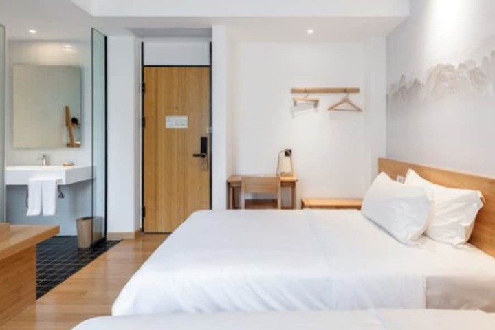 Room 6 of 20