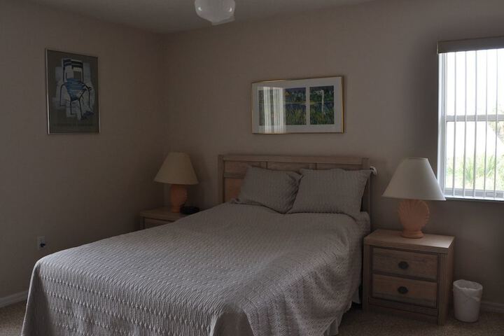 Room 2 of 37