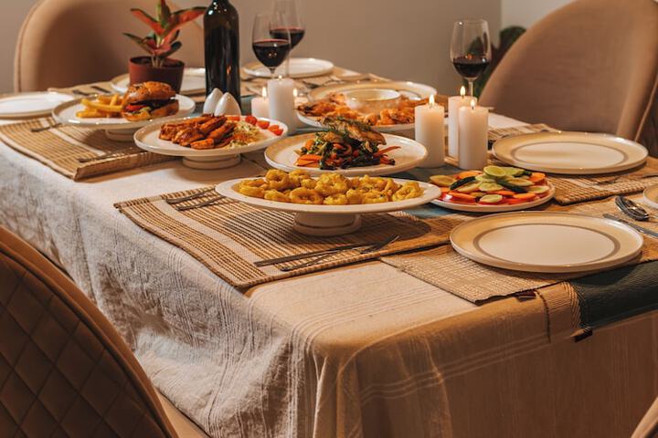 Dining 12 of 37