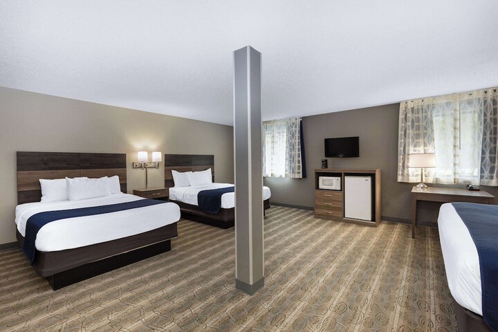 1 Queen Bed (4 of 22)