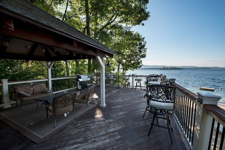 Sundeck 211 of 225