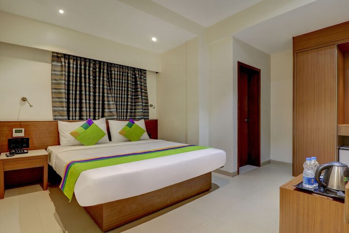 Room 13 of 40