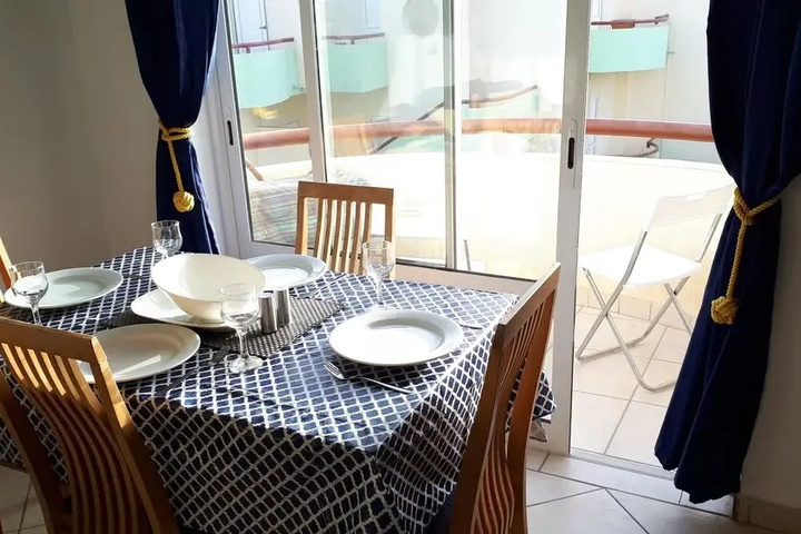 Dining 14 of 17