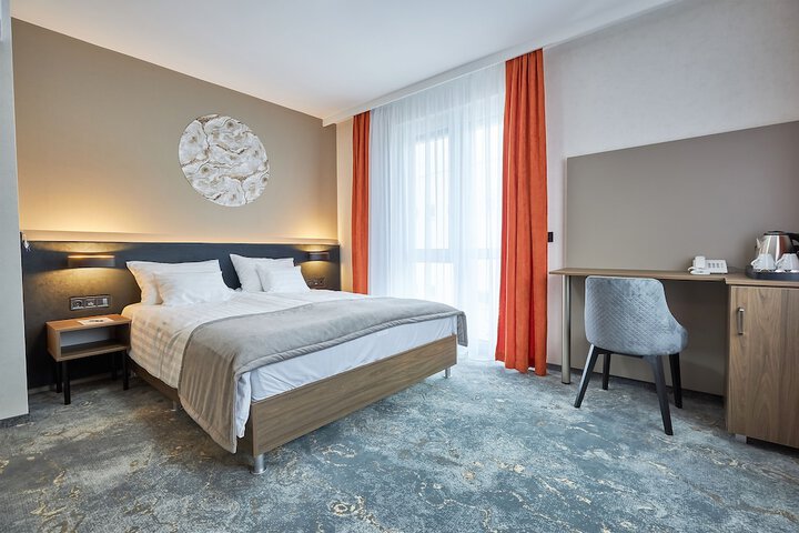 Room 6 of 20