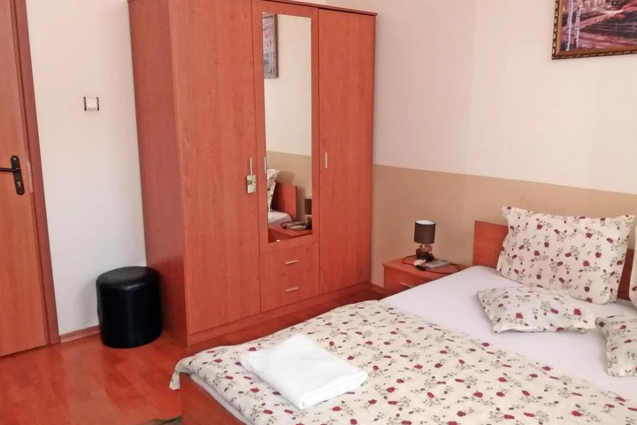 Room 8 of 26