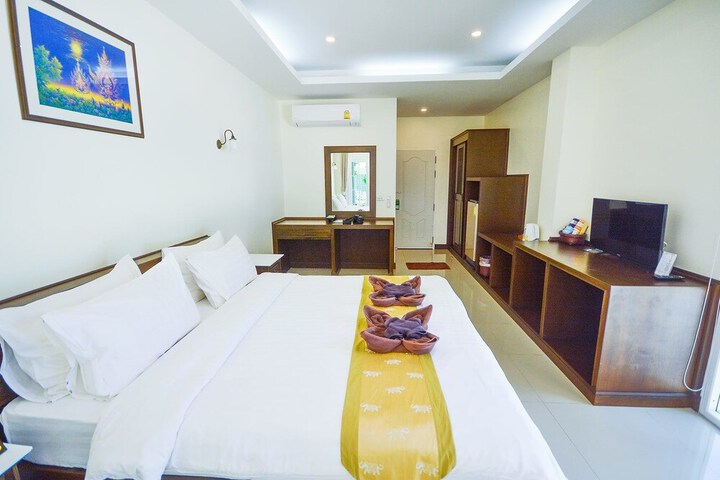 Room 15 of 32