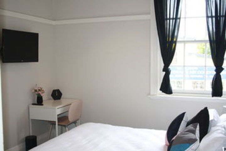 Room 7 of 32