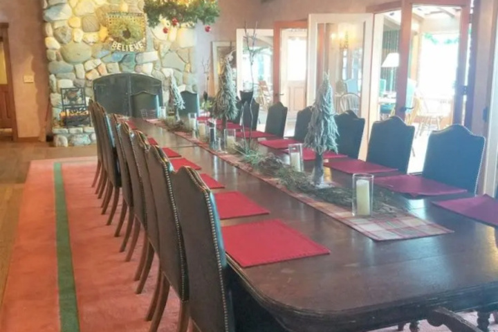 Dining 21 of 22