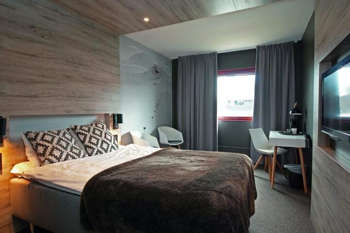 Room 8 of 37