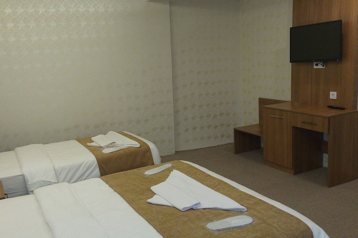Room 6 of 11