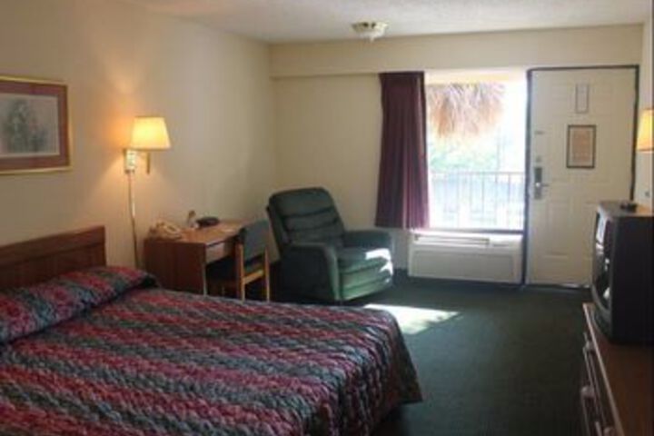 Room 10 of 37