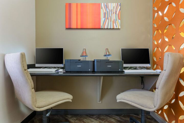 Business Center 38 of 41