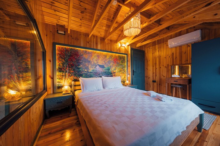 Room 3 of 80