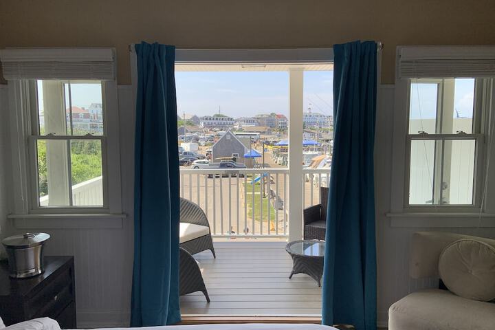 Room 7 of 48