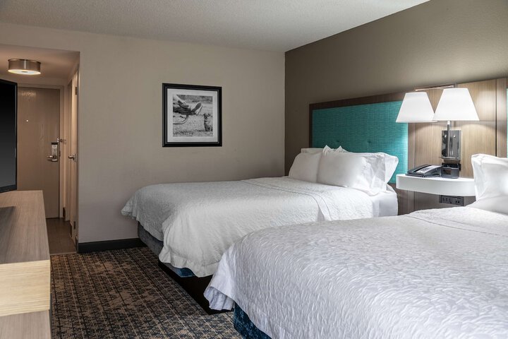 Double Accessible 2 Queen Beds (3 of 4)