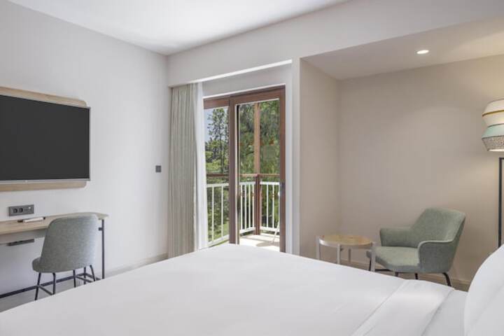 Room 45 of 163