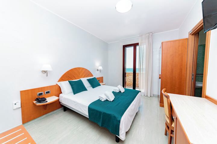 Room 9 of 48