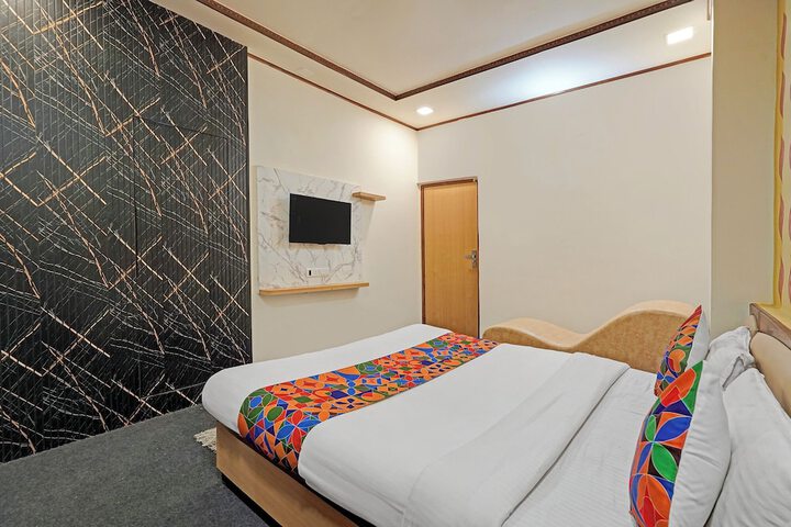 Room 12 of 28