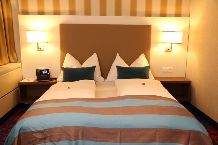 Room 6 of 54