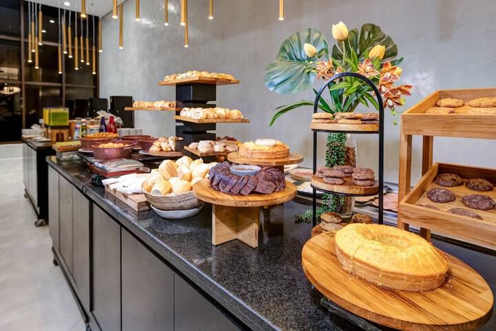 Breakfast/Coffee Service 96 of 108