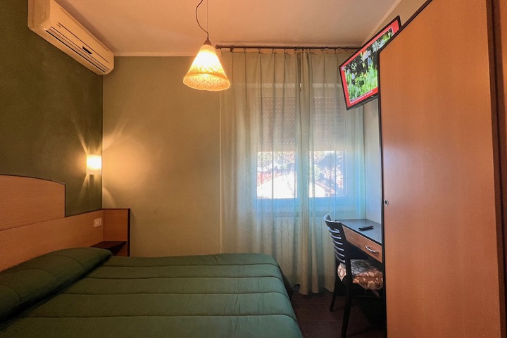 Room 2 of 42