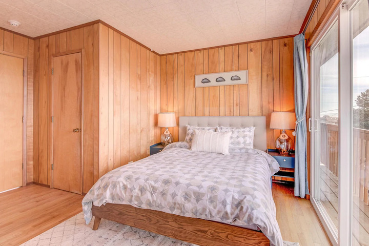 Room 4 of 10